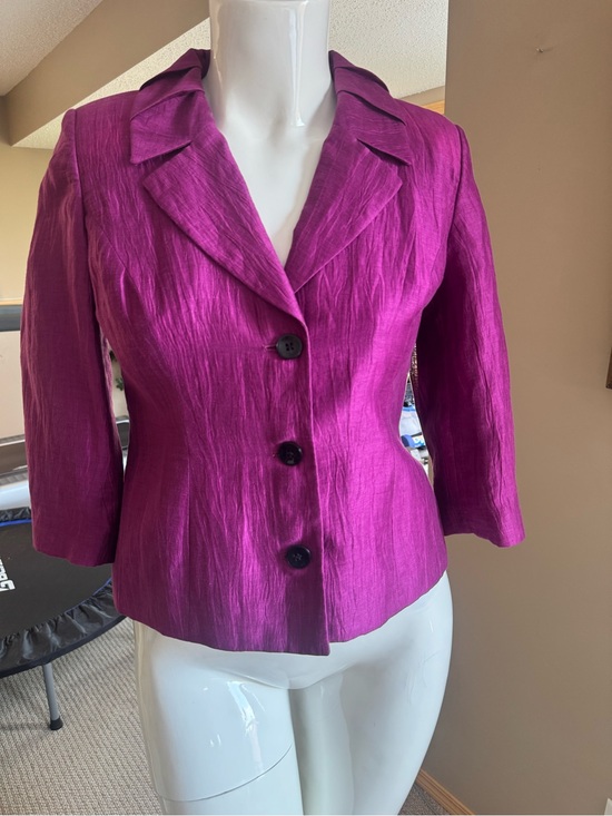 Précis Jacques Vert Jackets & Blazers - Women's Cropped Fuchsia Single-Breasted Blazer.  Three quarters sleeves!